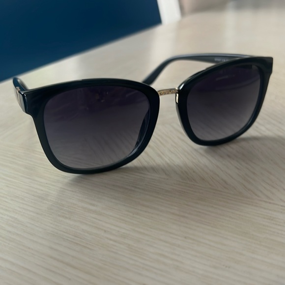 Guess Accessories - ☀️ GUESS Womens Black Sunglasses